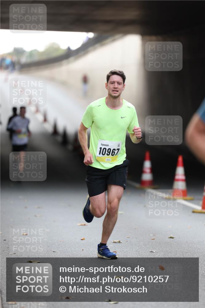 05.10.2025 - 20. swb-Marathon Bremen Michael Strokosch http://msf.ph/oto/9210257 05.10.2025 10:34:50 Laufen 10967 meine-sportfotos.de