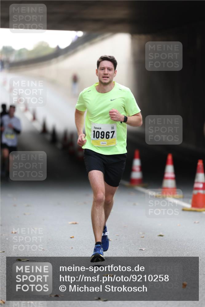 05.10.2025 - 20. swb-Marathon Bremen Michael Strokosch http://msf.ph/oto/9210258 05.10.2025 10:34:50 Laufen 10967 meine-sportfotos.de