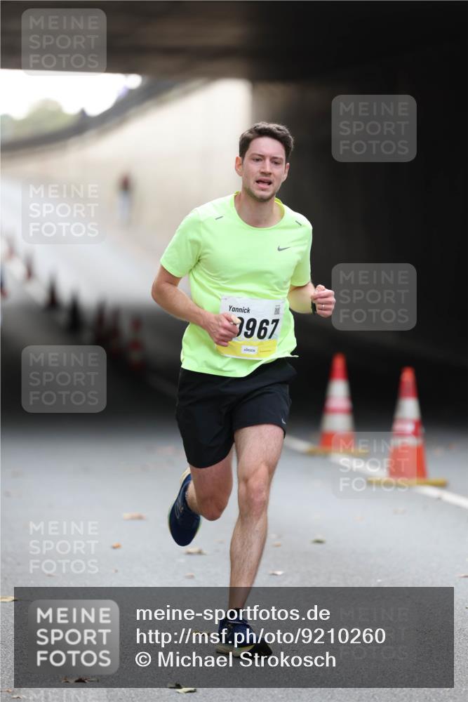 05.10.2025 - 20. swb-Marathon Bremen Michael Strokosch http://msf.ph/oto/9210260 05.10.2025 10:34:51 Laufen 967 meine-sportfotos.de