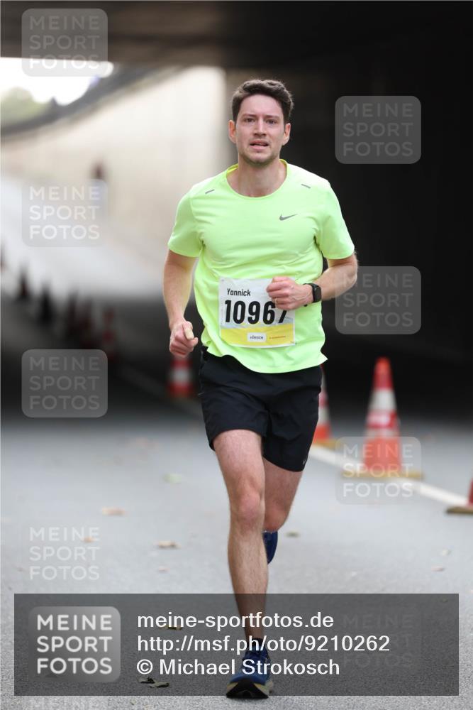 05.10.2025 - 20. swb-Marathon Bremen Michael Strokosch http://msf.ph/oto/9210262 05.10.2025 10:34:51 Laufen 10967 meine-sportfotos.de