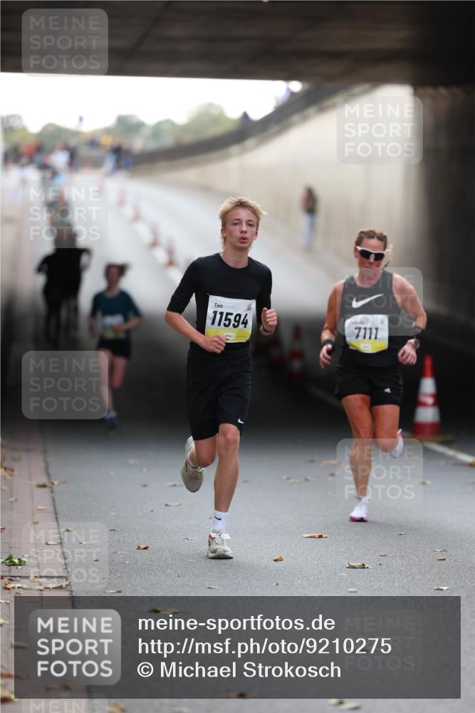 05.10.2025 - 20. swb-Marathon Bremen Michael Strokosch http://msf.ph/oto/9210275 05.10.2025 10:34:58 Laufen 11594, 7111 meine-sportfotos.de