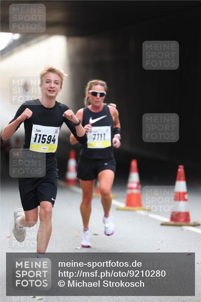 05.10.2025 - 20. swb-Marathon Bremen Michael Strokosch http://msf.ph/oto/9210280 05.10.2025 10:34:59 Laufen 11594, 7111 meine-sportfotos.de