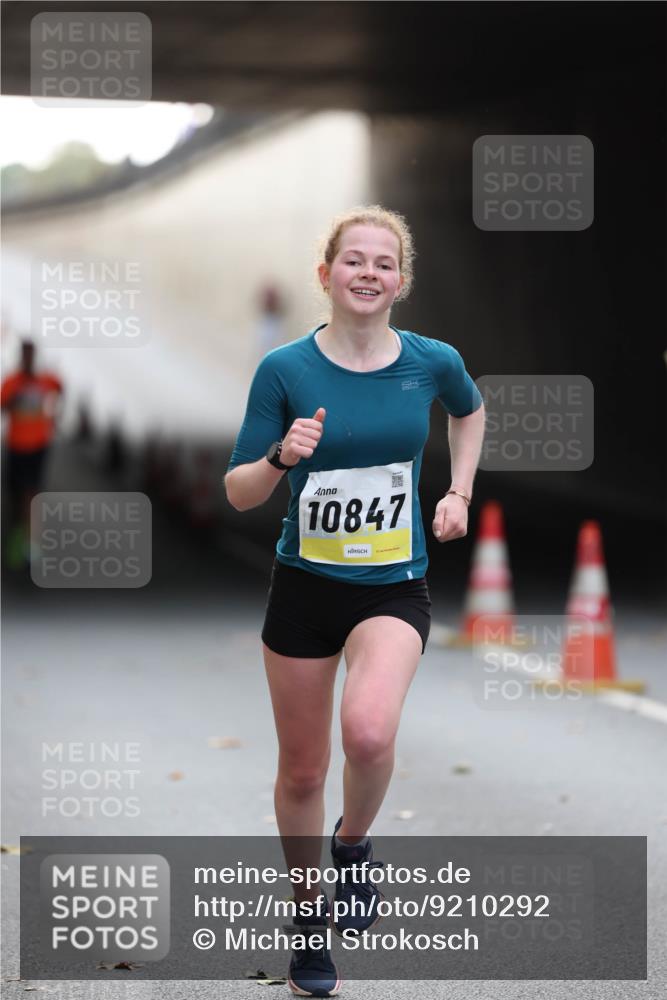 05.10.2025 - 20. swb-Marathon Bremen Michael Strokosch http://msf.ph/oto/9210292 05.10.2025 10:35:04 Laufen 10847 meine-sportfotos.de