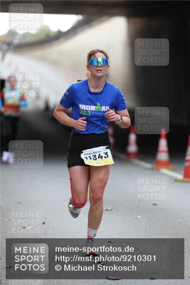 05.10.2025 - 20. swb-Marathon Bremen Michael Strokosch http://msf.ph/oto/9210301 05.10.2025 10:35:10 Laufen 70, 3, 11343 meine-sportfotos.de