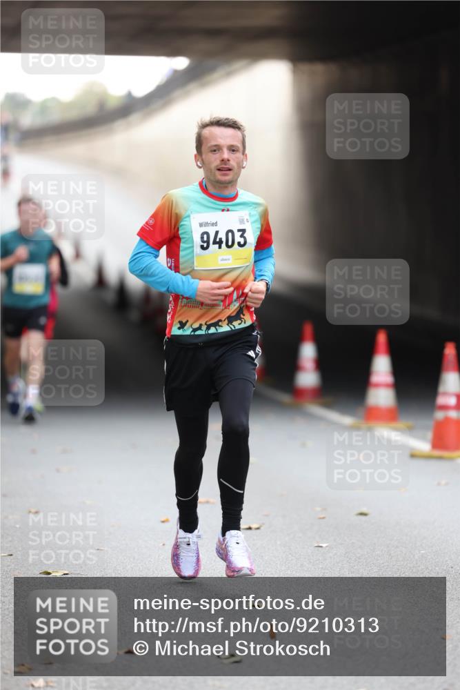 05.10.2025 - 20. swb-Marathon Bremen Michael Strokosch http://msf.ph/oto/9210313 05.10.2025 10:35:14 Laufen 9403 meine-sportfotos.de