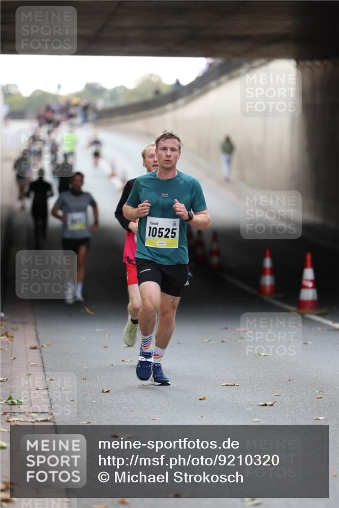 05.10.2025 - 20. swb-Marathon Bremen Michael Strokosch http://msf.ph/oto/9210320 05.10.2025 10:35:17 Laufen 10525 meine-sportfotos.de