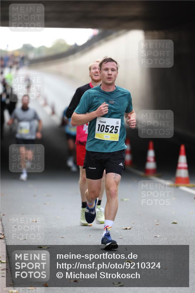 05.10.2025 - 20. swb-Marathon Bremen Michael Strokosch http://msf.ph/oto/9210324 05.10.2025 10:35:18 Laufen 10525 meine-sportfotos.de
