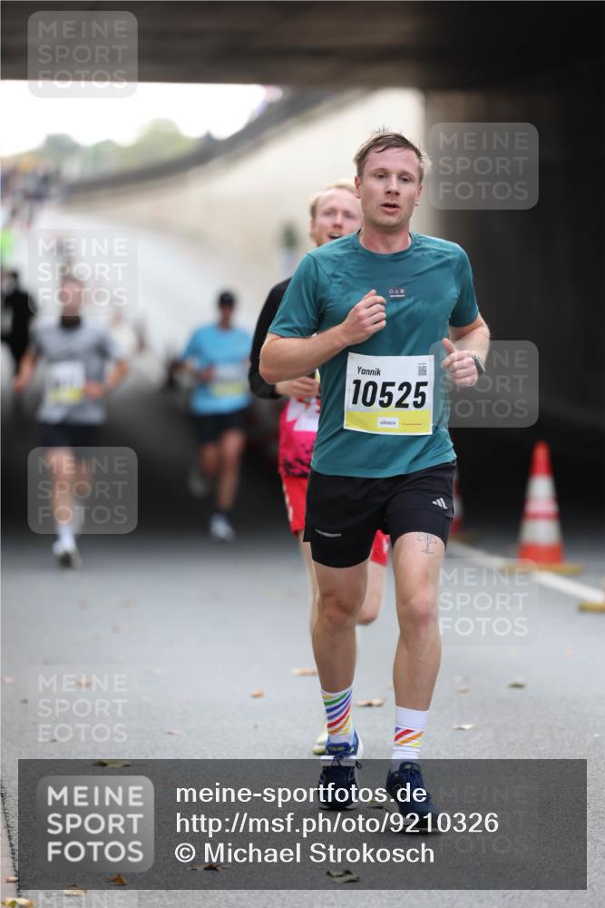 05.10.2025 - 20. swb-Marathon Bremen Michael Strokosch http://msf.ph/oto/9210326 05.10.2025 10:35:18 Laufen 10525 meine-sportfotos.de