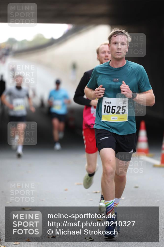 05.10.2025 - 20. swb-Marathon Bremen Michael Strokosch http://msf.ph/oto/9210327 05.10.2025 10:35:19 Laufen 10525, 222 meine-sportfotos.de