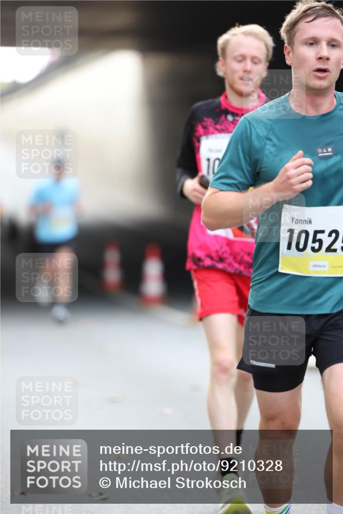 05.10.2025 - 20. swb-Marathon Bremen Michael Strokosch http://msf.ph/oto/9210328 05.10.2025 10:35:20 Laufen 10, 1052 meine-sportfotos.de