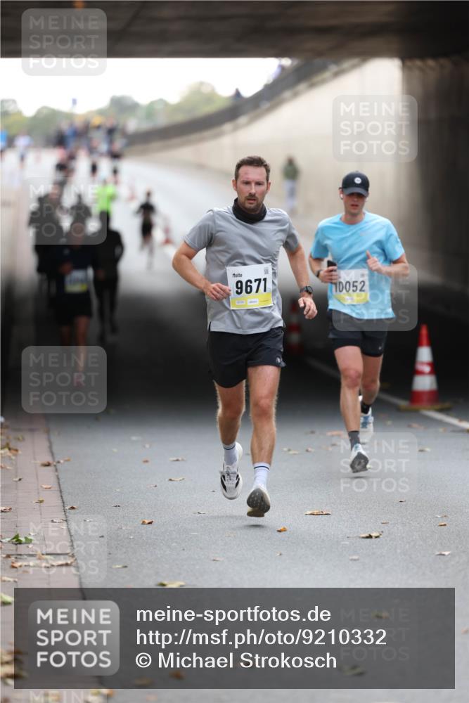 05.10.2025 - 20. swb-Marathon Bremen Michael Strokosch http://msf.ph/oto/9210332 05.10.2025 10:35:21 Laufen 9671, 10052 meine-sportfotos.de