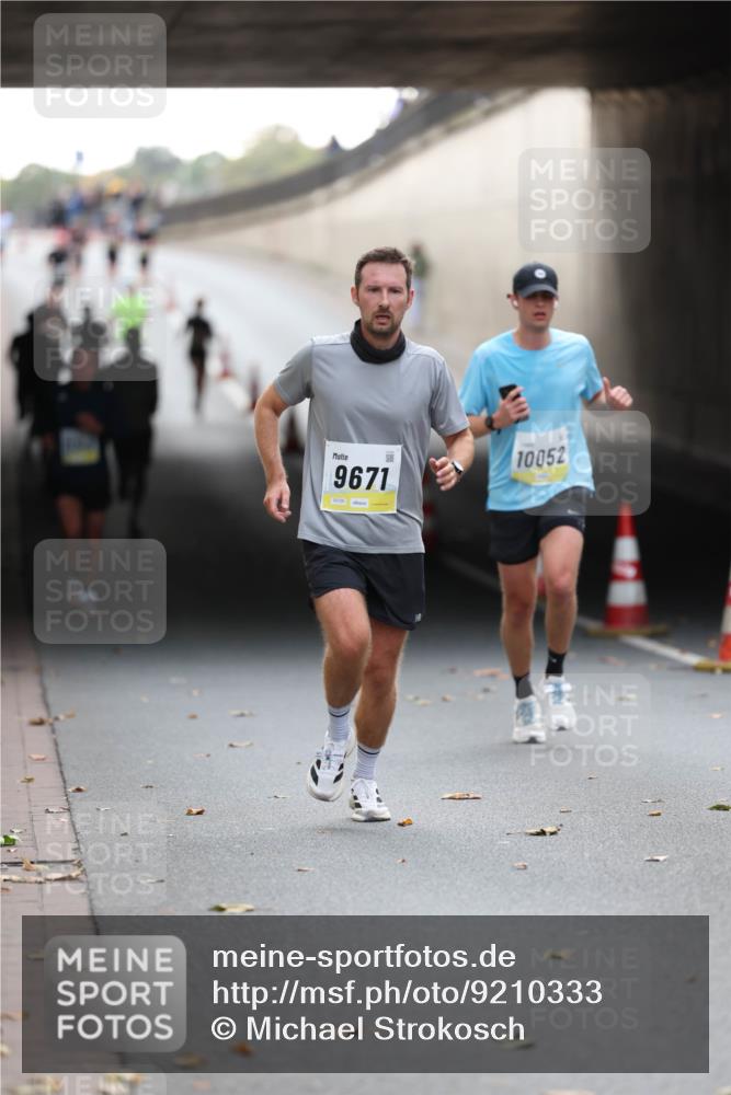 05.10.2025 - 20. swb-Marathon Bremen Michael Strokosch http://msf.ph/oto/9210333 05.10.2025 10:35:22 Laufen 10052, 9671 meine-sportfotos.de