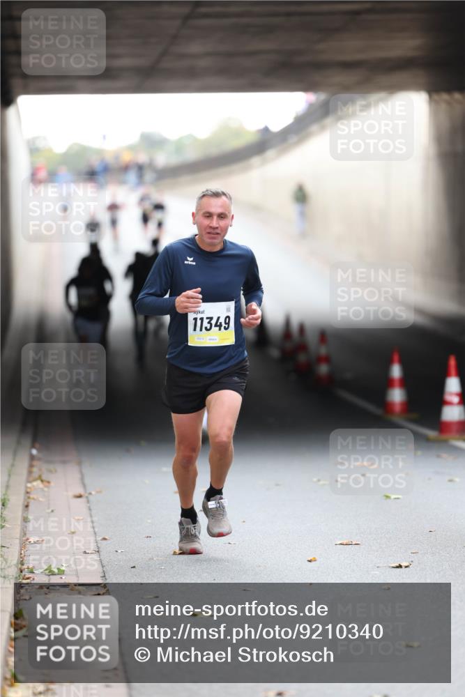05.10.2025 - 20. swb-Marathon Bremen Michael Strokosch http://msf.ph/oto/9210340 05.10.2025 10:35:27 Laufen 11349 meine-sportfotos.de