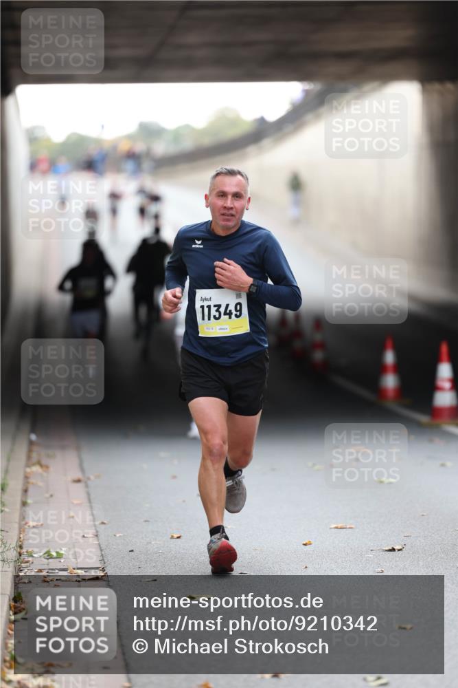 05.10.2025 - 20. swb-Marathon Bremen Michael Strokosch http://msf.ph/oto/9210342 05.10.2025 10:35:27 Laufen 11349, 02218 meine-sportfotos.de