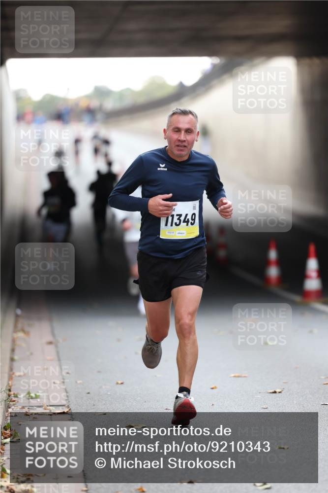 05.10.2025 - 20. swb-Marathon Bremen Michael Strokosch http://msf.ph/oto/9210343 05.10.2025 10:35:27 Laufen 11349, 02218 meine-sportfotos.de