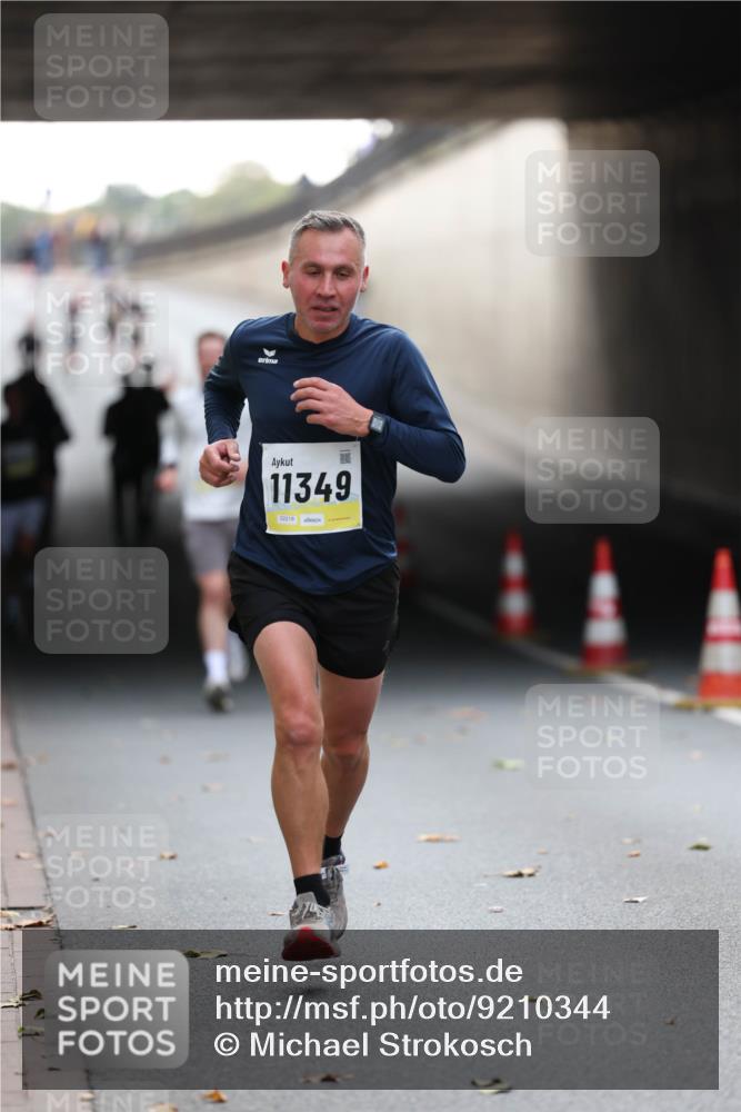 05.10.2025 - 20. swb-Marathon Bremen Michael Strokosch http://msf.ph/oto/9210344 05.10.2025 10:35:28 Laufen 11349, 02218 meine-sportfotos.de