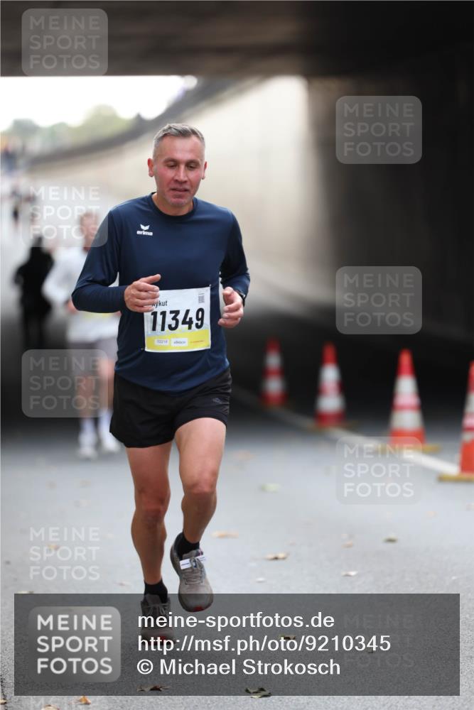 05.10.2025 - 20. swb-Marathon Bremen Michael Strokosch http://msf.ph/oto/9210345 05.10.2025 10:35:28 Laufen 11349, 02218 meine-sportfotos.de