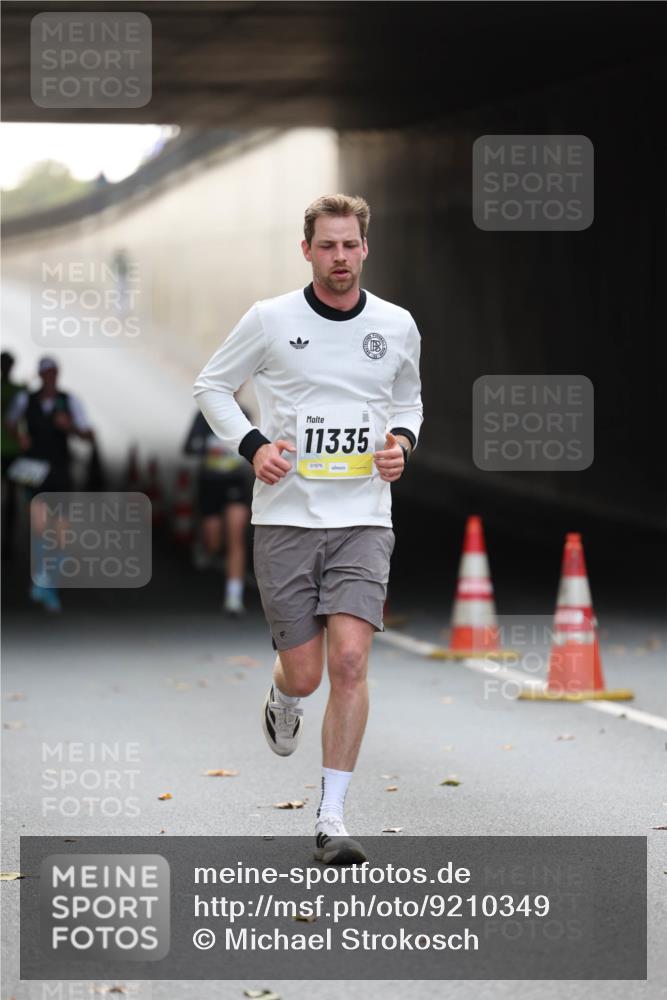 05.10.2025 - 20. swb-Marathon Bremen Michael Strokosch http://msf.ph/oto/9210349 05.10.2025 10:35:32 Laufen 11335, 01976 meine-sportfotos.de