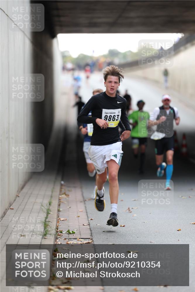 05.10.2025 - 20. swb-Marathon Bremen Michael Strokosch http://msf.ph/oto/9210354 05.10.2025 10:35:34 Laufen 9863 meine-sportfotos.de