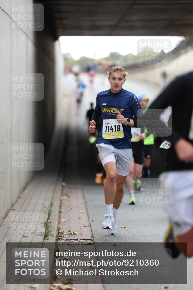 05.10.2025 - 20. swb-Marathon Bremen Michael Strokosch http://msf.ph/oto/9210360 05.10.2025 10:35:36 Laufen 11418, 107 meine-sportfotos.de