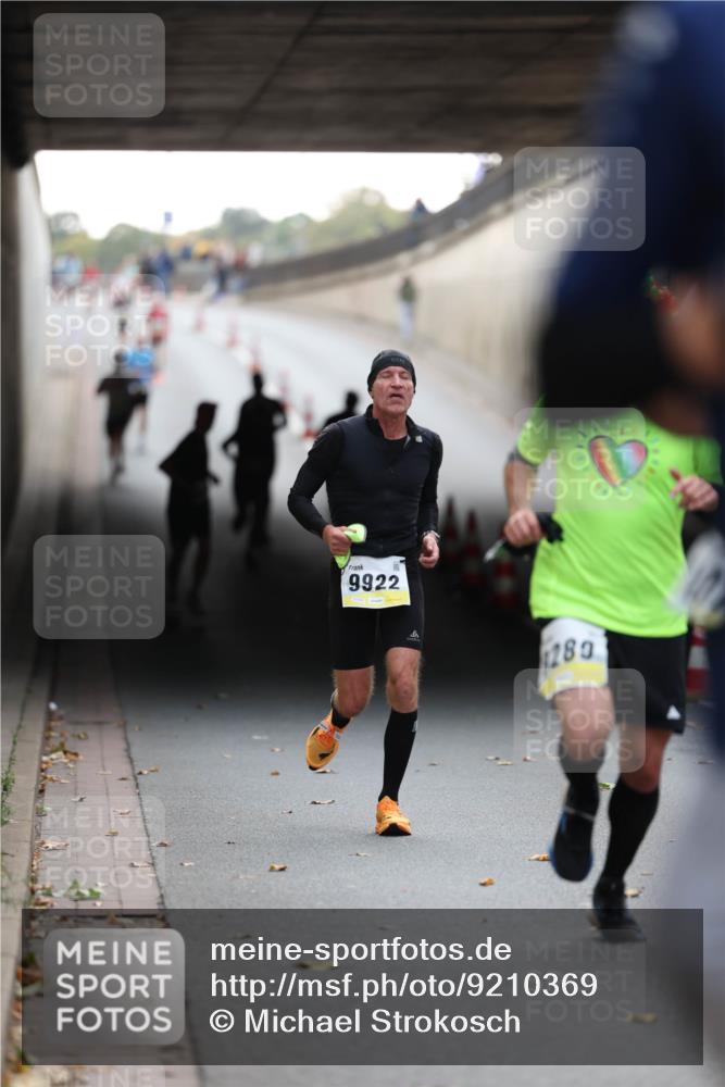 05.10.2025 - 20. swb-Marathon Bremen Michael Strokosch http://msf.ph/oto/9210369 05.10.2025 10:35:39 Laufen 9922, 28, 189 meine-sportfotos.de