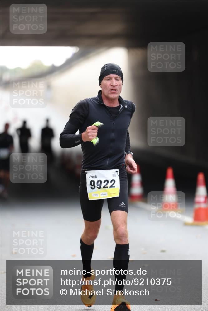 05.10.2025 - 20. swb-Marathon Bremen Michael Strokosch http://msf.ph/oto/9210375 05.10.2025 10:35:41 Laufen 9922, 01972 meine-sportfotos.de