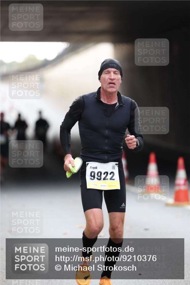 05.10.2025 - 20. swb-Marathon Bremen Michael Strokosch http://msf.ph/oto/9210376 05.10.2025 10:35:42 Laufen 9922, 01972 meine-sportfotos.de