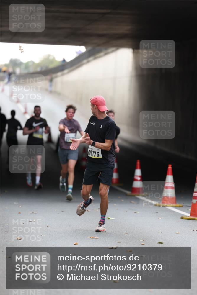 05.10.2025 - 20. swb-Marathon Bremen Michael Strokosch http://msf.ph/oto/9210379 05.10.2025 10:35:46 Laufen 10176 meine-sportfotos.de