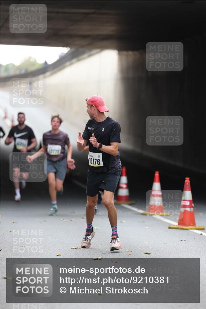 05.10.2025 - 20. swb-Marathon Bremen Michael Strokosch http://msf.ph/oto/9210381 05.10.2025 10:35:47 Laufen 10176 meine-sportfotos.de