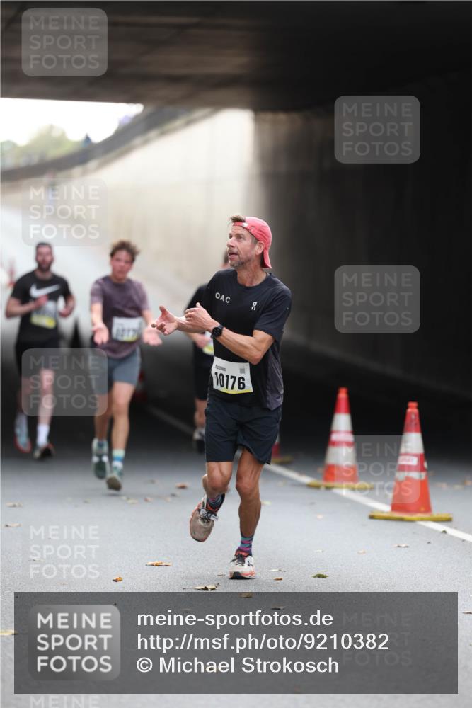 05.10.2025 - 20. swb-Marathon Bremen Michael Strokosch http://msf.ph/oto/9210382 05.10.2025 10:35:47 Laufen 10176 meine-sportfotos.de