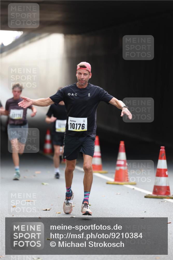 05.10.2025 - 20. swb-Marathon Bremen Michael Strokosch http://msf.ph/oto/9210384 05.10.2025 10:35:48 Laufen 10176 meine-sportfotos.de