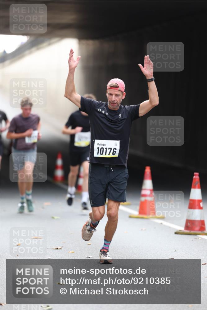 05.10.2025 - 20. swb-Marathon Bremen Michael Strokosch http://msf.ph/oto/9210385 05.10.2025 10:35:48 Laufen 10176 meine-sportfotos.de