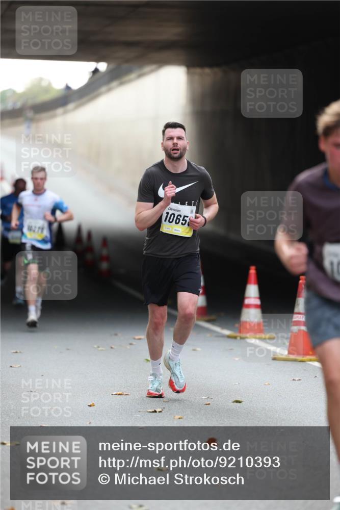 05.10.2025 - 20. swb-Marathon Bremen Michael Strokosch http://msf.ph/oto/9210393 05.10.2025 10:35:51 Laufen 1065, 4 meine-sportfotos.de
