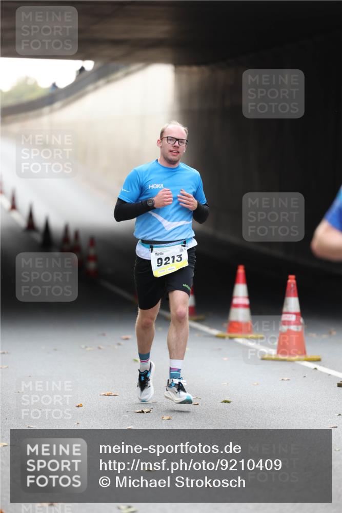 05.10.2025 - 20. swb-Marathon Bremen Michael Strokosch http://msf.ph/oto/9210409 05.10.2025 10:35:57 Laufen 9213 meine-sportfotos.de