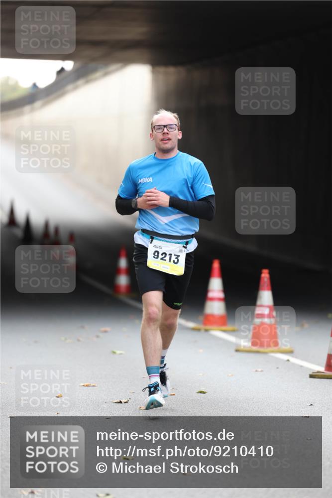 05.10.2025 - 20. swb-Marathon Bremen Michael Strokosch http://msf.ph/oto/9210410 05.10.2025 10:35:57 Laufen 9213, 02148 meine-sportfotos.de