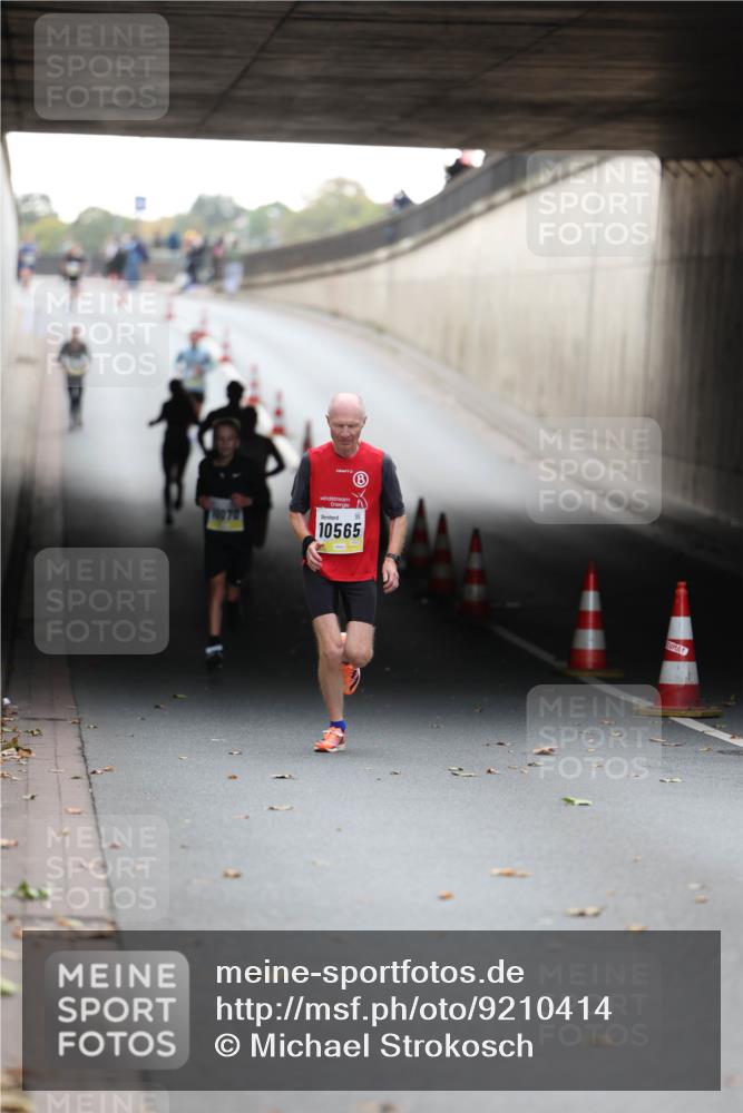 05.10.2025 - 20. swb-Marathon Bremen Michael Strokosch http://msf.ph/oto/9210414 05.10.2025 10:36:02 Laufen 10070, 10565 meine-sportfotos.de