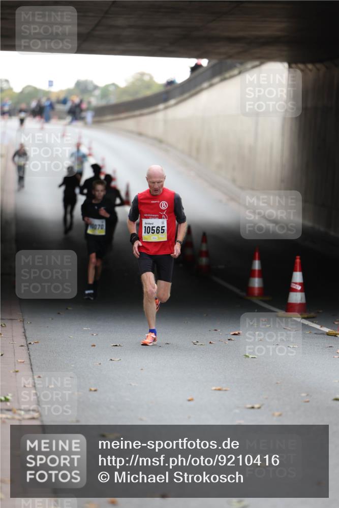 05.10.2025 - 20. swb-Marathon Bremen Michael Strokosch http://msf.ph/oto/9210416 05.10.2025 10:36:02 Laufen 0070, 10565 meine-sportfotos.de
