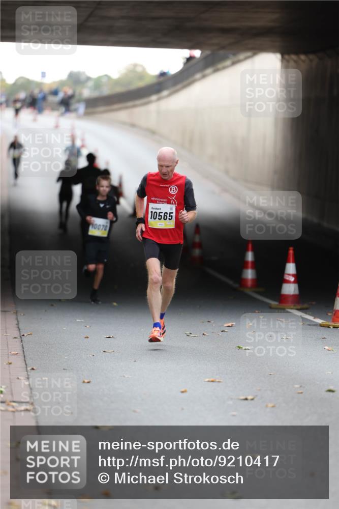 05.10.2025 - 20. swb-Marathon Bremen Michael Strokosch http://msf.ph/oto/9210417 05.10.2025 10:36:03 Laufen 9, 0070, 10565 meine-sportfotos.de