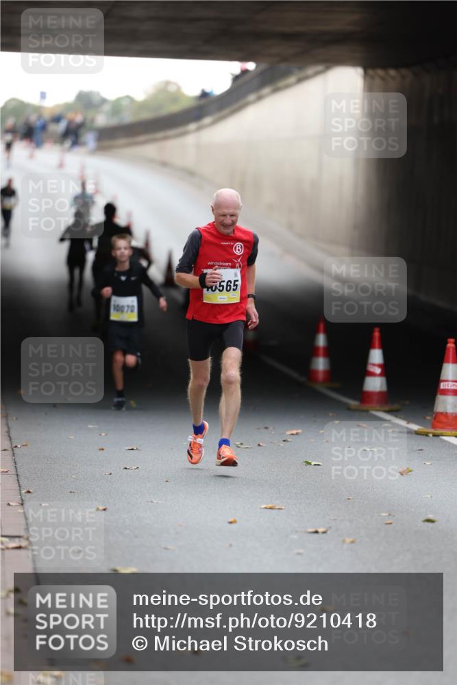 05.10.2025 - 20. swb-Marathon Bremen Michael Strokosch http://msf.ph/oto/9210418 05.10.2025 10:36:03 Laufen 100, 70, 565 meine-sportfotos.de