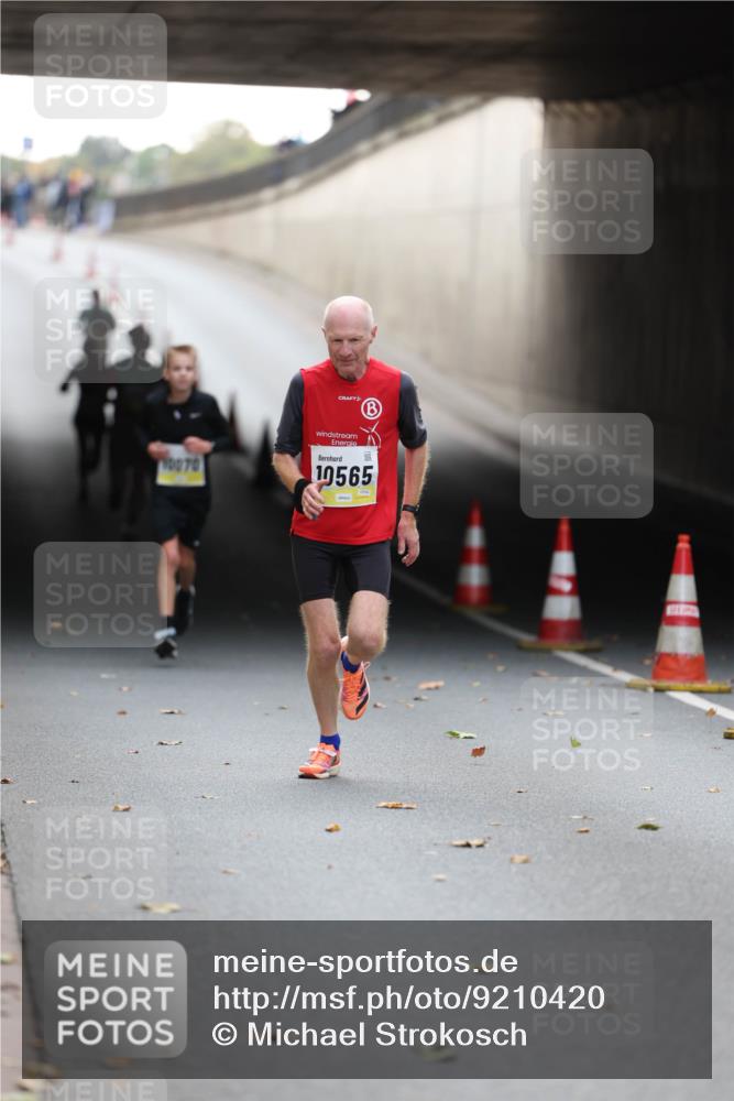 05.10.2025 - 20. swb-Marathon Bremen Michael Strokosch http://msf.ph/oto/9210420 05.10.2025 10:36:04 Laufen 0070, 10565 meine-sportfotos.de