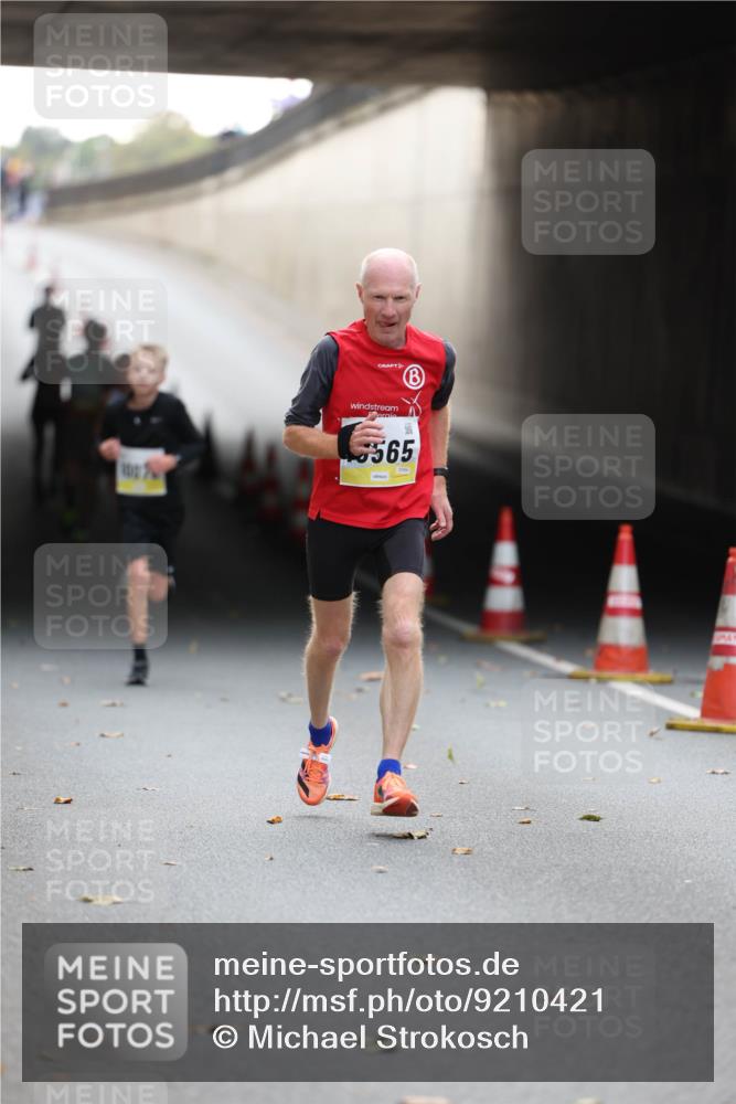 05.10.2025 - 20. swb-Marathon Bremen Michael Strokosch http://msf.ph/oto/9210421 05.10.2025 10:36:05 Laufen 100, 565 meine-sportfotos.de