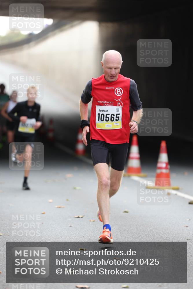 05.10.2025 - 20. swb-Marathon Bremen Michael Strokosch http://msf.ph/oto/9210425 05.10.2025 10:36:06 Laufen 10565, 02554 meine-sportfotos.de
