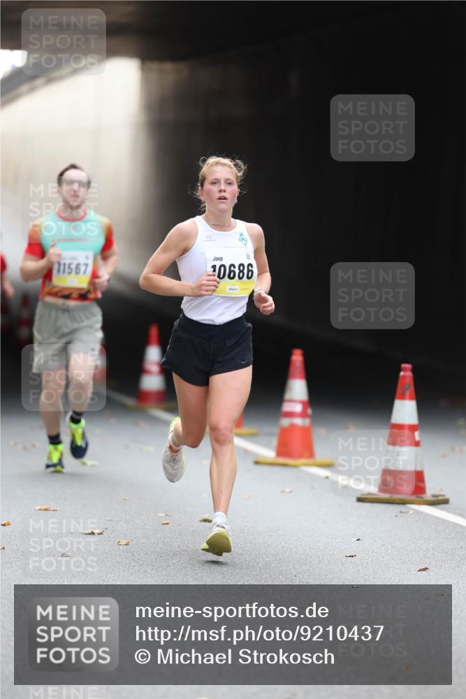 05.10.2025 - 20. swb-Marathon Bremen Michael Strokosch http://msf.ph/oto/9210437 05.10.2025 10:36:11 Laufen 11567, 10686, 44 meine-sportfotos.de