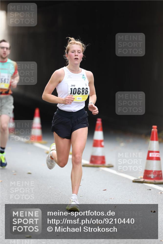 05.10.2025 - 20. swb-Marathon Bremen Michael Strokosch http://msf.ph/oto/9210440 05.10.2025 10:36:12 Laufen 567, 10686 meine-sportfotos.de