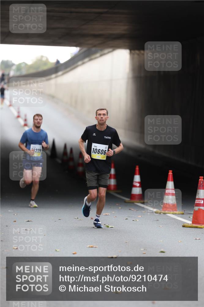 05.10.2025 - 20. swb-Marathon Bremen Michael Strokosch http://msf.ph/oto/9210474 05.10.2025 10:36:39 Laufen 229, 10606 meine-sportfotos.de
