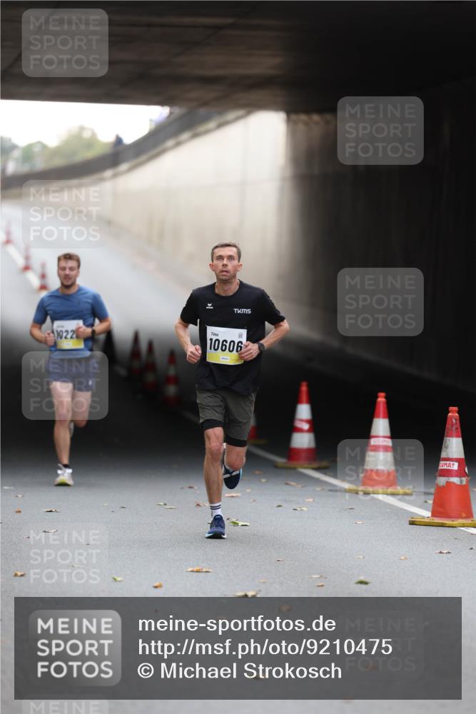 05.10.2025 - 20. swb-Marathon Bremen Michael Strokosch http://msf.ph/oto/9210475 05.10.2025 10:36:39 Laufen 1022, 10606 meine-sportfotos.de
