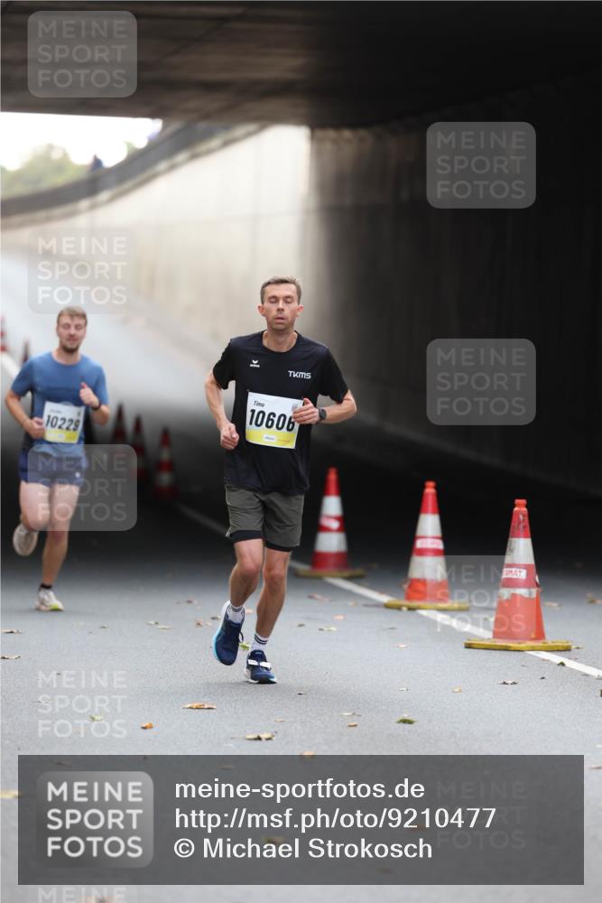 05.10.2025 - 20. swb-Marathon Bremen Michael Strokosch http://msf.ph/oto/9210477 05.10.2025 10:36:40 Laufen 10229, 10606 meine-sportfotos.de
