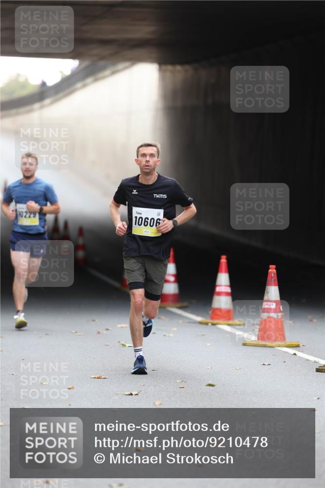 05.10.2025 - 20. swb-Marathon Bremen Michael Strokosch http://msf.ph/oto/9210478 05.10.2025 10:36:40 Laufen 0229, 10606 meine-sportfotos.de
