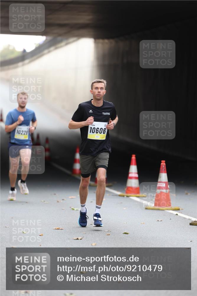 05.10.2025 - 20. swb-Marathon Bremen Michael Strokosch http://msf.ph/oto/9210479 05.10.2025 10:36:40 Laufen 10229, 10606 meine-sportfotos.de