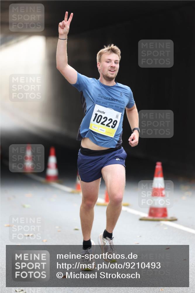 05.10.2025 - 20. swb-Marathon Bremen Michael Strokosch http://msf.ph/oto/9210493 05.10.2025 10:36:44 Laufen 10229, 02611 meine-sportfotos.de